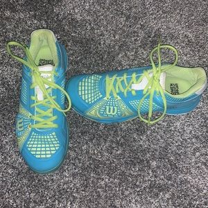 Women’s size 7.5 teal and tennis green Wilson tennis court shoes. Worn 3 times.